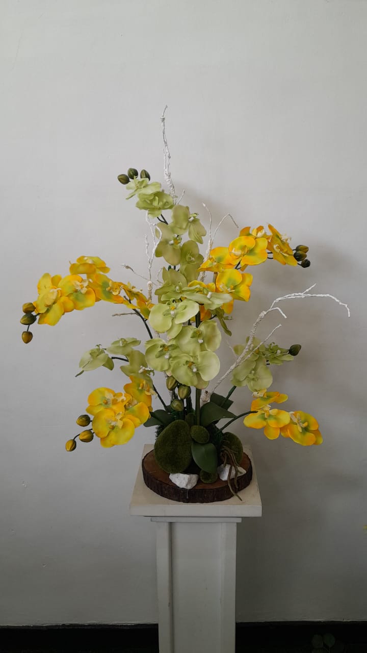 Artificial Floral Arrangement (h:75cm w:60cm)