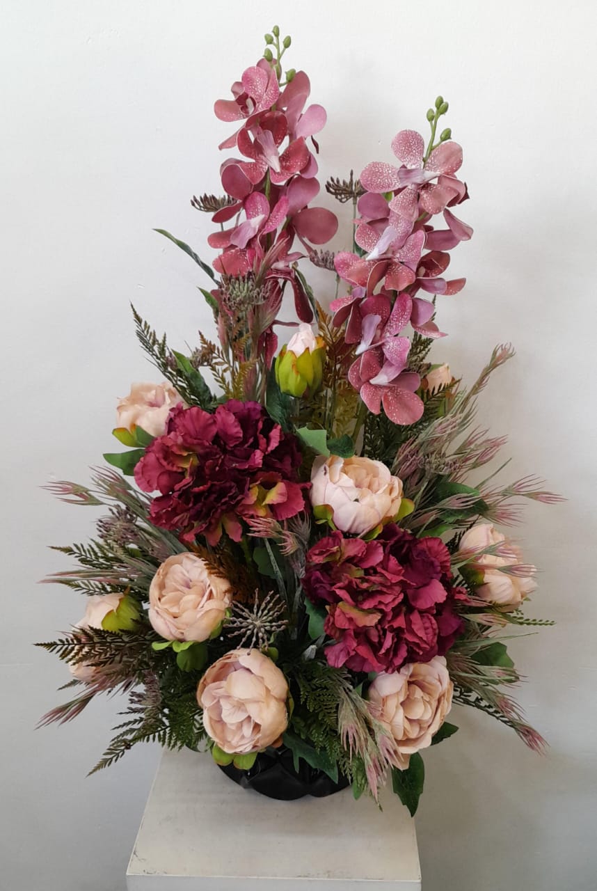 Artificial Floral Arrangement (h:75cm w:50cm)