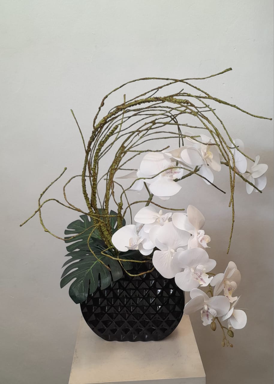 Artificial Floral Arrangement (h:52cm w:38cm)