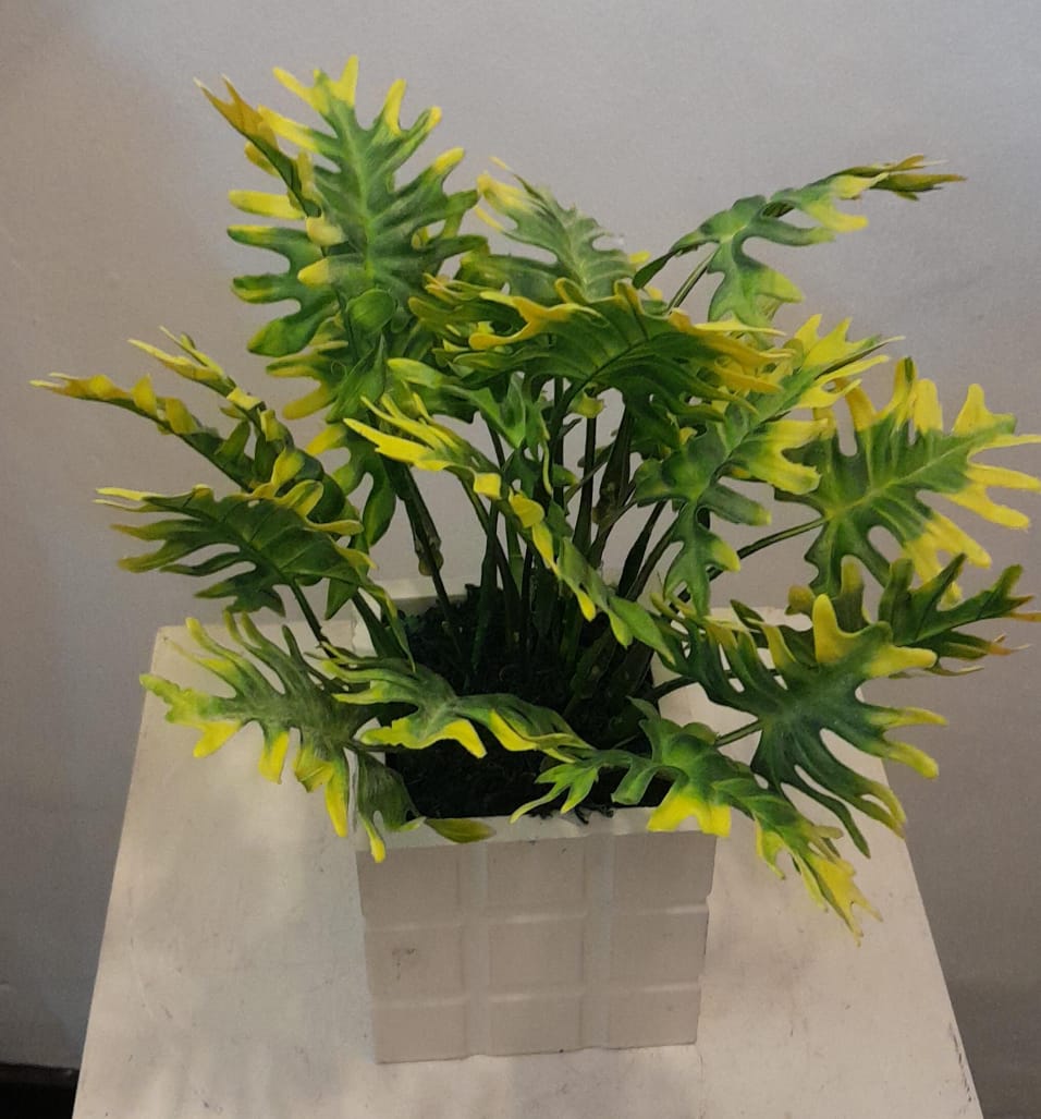 Artificial Floral Arrangement (h:33cm w:25cm)